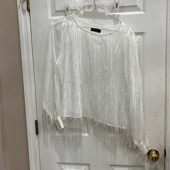 On the fifth white fringe top size medium - Picture 1 of 4